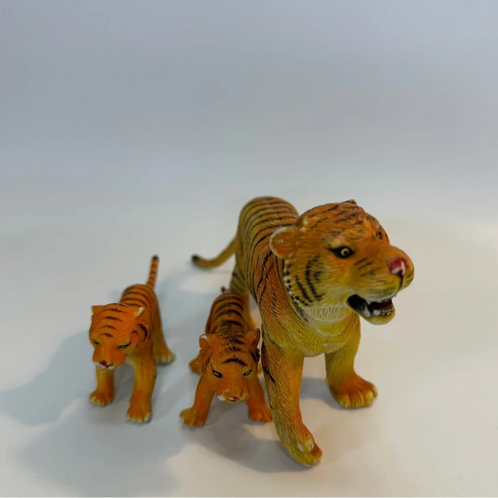 VTG AAA Set of 3 Tigers Mom and Babies Rubber Animals‎ Figurines